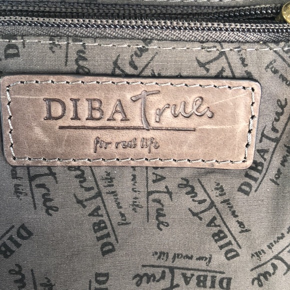 DIBA TRUE Crossbody taupe colored leather bag. Gold hardware. Beautiful design - Picture 8 of 11